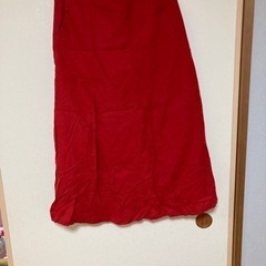 GU 赤いスカート
