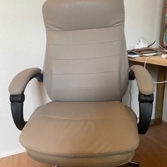 購入して半年。ほとんど使用していない椅子です。