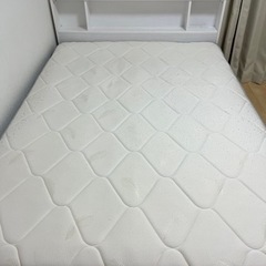 ダブルベッド(マットレス付き)売ります！