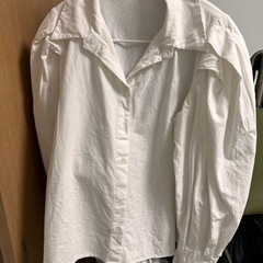 白 おしゃれなワイシャツ