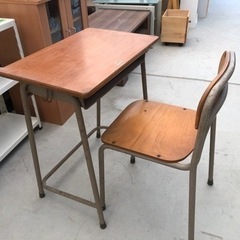 懐かしの小学校机と椅子  横幅60cm×40cm×高さ70cm