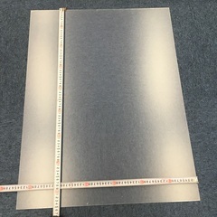 ポリカ　プラ板　 透明と半透明　板状　厚さ2mm  柔軟性あり。
