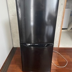 冷蔵庫　黒　22年製