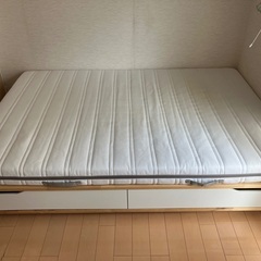 イケア　ダブルベッド　マットレス、寝具付き　IKEA MANDAL