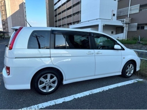 トヨタ　アイシス　本体