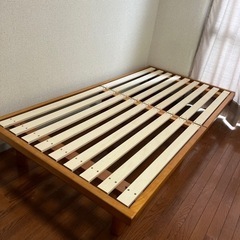 ベッドフレーム、木製