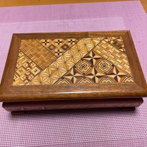 箱根細工ジュエリーボックス本物です