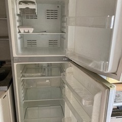 メーカー不明な冷蔵庫200ℓくらい