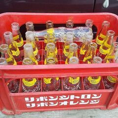 リボンオレンジ空き瓶２５本（うち３本は底割れあり）＋箱