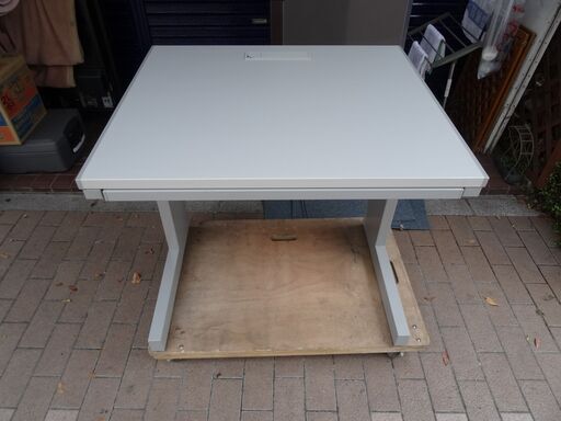 【お買い上げありがとうございました】事務机　スチール机　机　サイズ約天板面80×70高さ70cm　内田洋行　ek-274ged