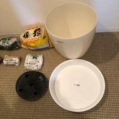 【新品未使用】大きい鉢(直径36.5cm)と受け皿と土セット/1...