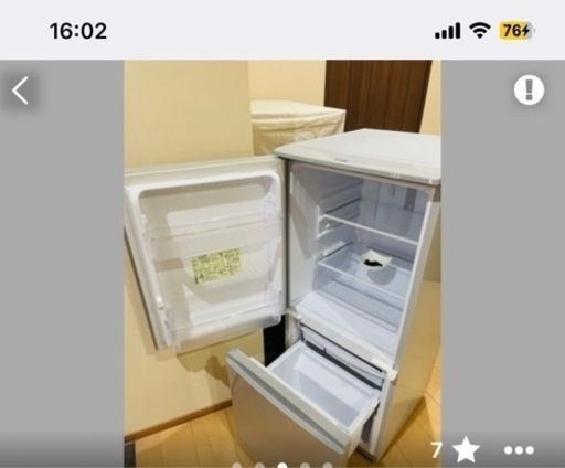 冷蔵庫半年使いました。変え買えるため出品致しますm(_ _)mまだ綺麗です！電子レンジ冷蔵庫セットで5000お願いします(＞人＜;)