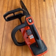 【値下げ】マキタ 18V 充電式チェンソー 200mm MUC204DZR 赤