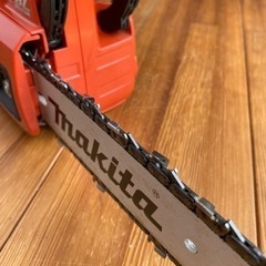 【値下げ】マキタ 18V 充電式チェンソー 200mm MUC204DZR 赤