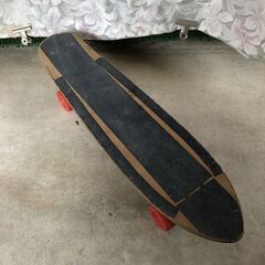 古いスケートボードです。