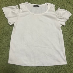 【ネット決済・配送可】新品未使用！フリルオープンショルダー無地Tシャツ