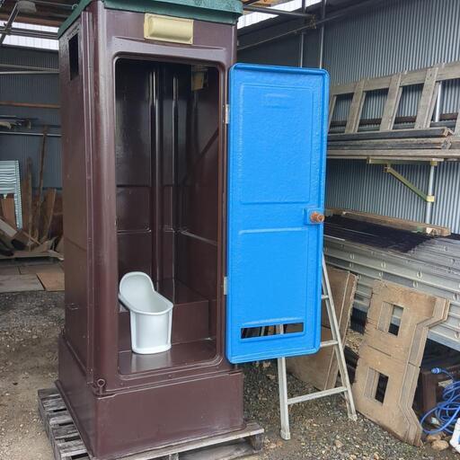 仮設トイレ