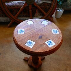 204>  木製サイドテーブル　丸形テーブル