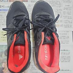 adidasスニーカー