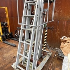 梯子リフト 高所作業台 中古販売 手動式梯子リフト 3段回
