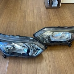 ヴェゼル RU3 純正ヘッドライト