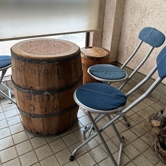 オリジナルコーヒー樽テーブルとジーンズチェア