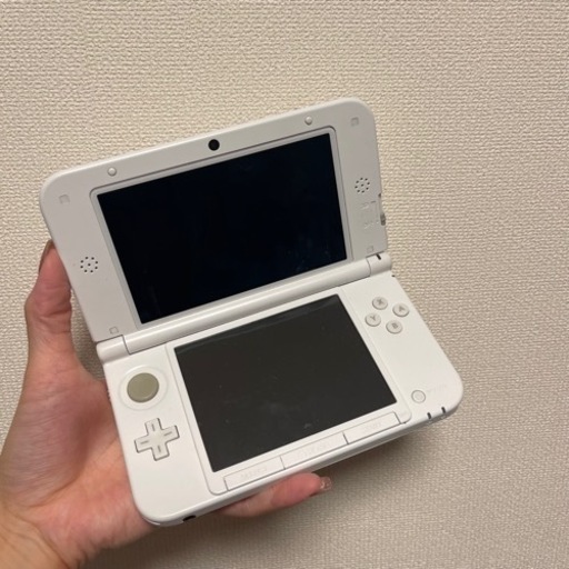 ニンテンドー3DSホワイト ほぼ未使用 Nintendo『3DS LL』本体他