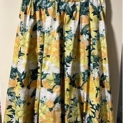 【新品】花柄スカート（定価1900円）