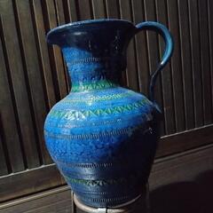 ブルーがきれいな花瓶