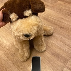 新品ぬいぐるみ　🐶🐶🐶犬　デカい　隣はiPhone 13 大きさ