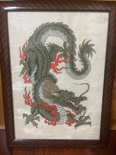 龍の刺繍絵
