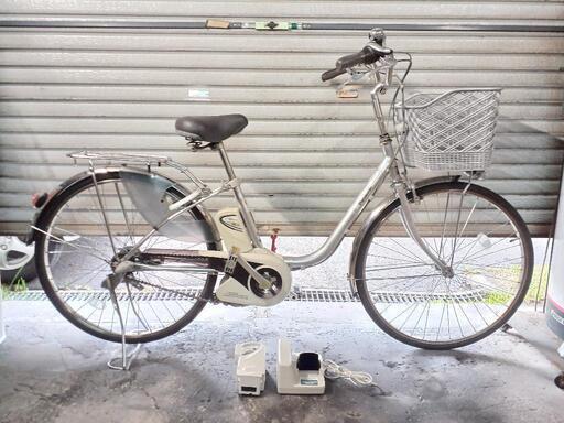 電動自転車中古　Panasonic　Lithium ViVi SS　内装3段変速　手元パネルライト　ソーラーパネル式リア反射盤(夜間点灯)　カゴリアキャリア(チャイルドシート取り付け可能)鍵付き　充電器1個バッテリー2個(動作確認済み)　タイヤ26インチ　カラーシルバー