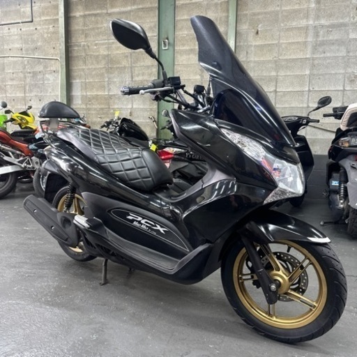 【セール値下中‼️】PCX28後期モデル✨ゴールドホイール✨バックレスト✨キルティングシート✨LED✨セル1発‼️全国陸送‼️