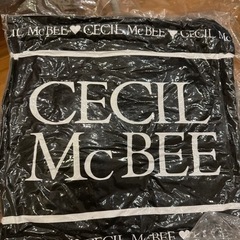 【新品】セシルマクビー　CECIL McBEE 黒　クッション