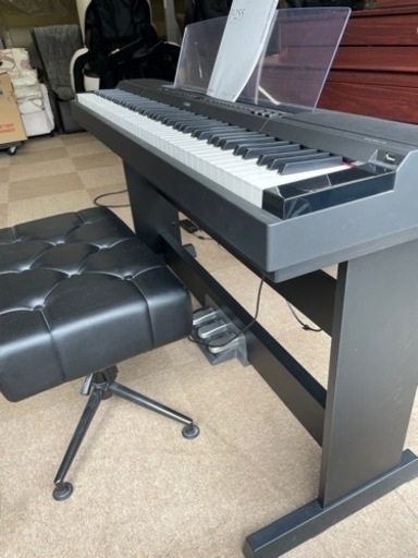 配送可能、電子ピアノ美品2016年製YAMAHAヤマハ　電子ピアノ　P-255B専用スタンド、椅子付き
