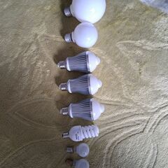 電球5個、LEDセンサー感知電球3個