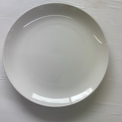 白色丸皿と青プレート