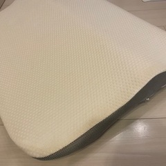 ニトリ肩・首・背中も支える枕　専用カバー付き　定価7,480円