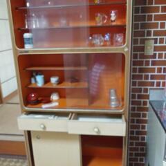 昭和レトロな食器棚