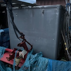 2トン保冷車コンテナ　物置き