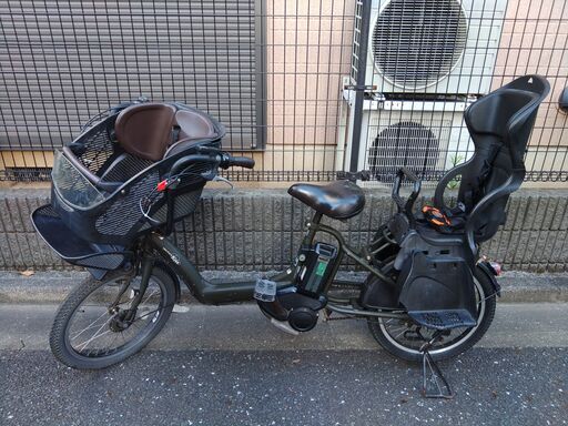 65土日もお子様とご試乗可能です。ブリヂストン、ヤマハ共同生産モデル  ２０インチ、前後チャイルドシート、子供乗せ３人乗り、電動アシスト自転車、  バッテリーは、新品の９０％以上の性能でコンディション良好です。  後ろチャイルドシートをかごに変更も可能です。54800(税別)、59800(税込)    電動自転車は、在庫２０台以上ありますので、いろいろご試乗可能です。   １ヶ月、５８００円～でお試しレンタルも出来ます。   ️ご試乗後に、当日乗って帰れます。防犯登録書類も