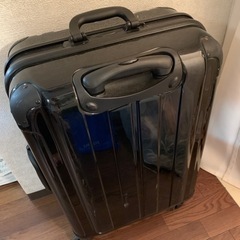大きなスーツケース黒