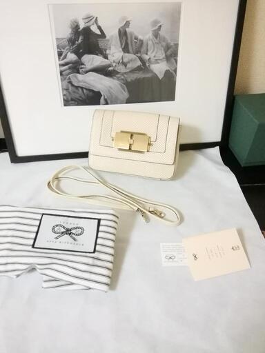 未使用近い非常に美品14万。ANYA HINDMARCH クロスボディ ショルダーバッグ
