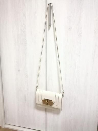 未使用近い非常に美品14万。ANYA HINDMARCH クロスボディ ショルダーバッグ