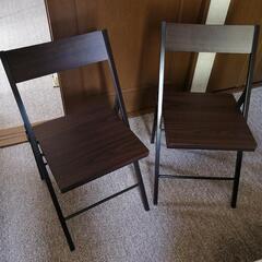 折りたたみの椅子（2個）