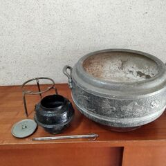 火鉢　鉄釜　火ばさみ　五徳　贈農地改革記念