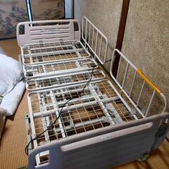 【中古】介護ベッド 3モーター シーホネンス社製CORE820R