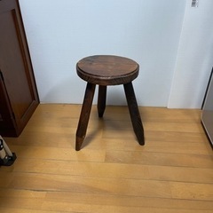 木製の椅子　置き台　飾り台　高さ37cm  3本足