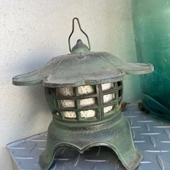 庭の鉄灯籠