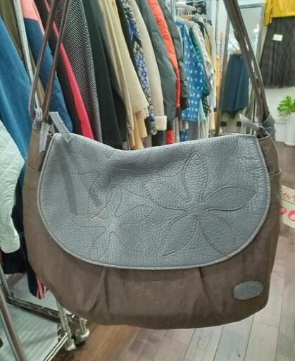 ★【IBIZA/イビザ】ショルダーバッグ ［ショルダー長さ調整可能］ナイロン/レザー  北九州店舗店頭販売のみ